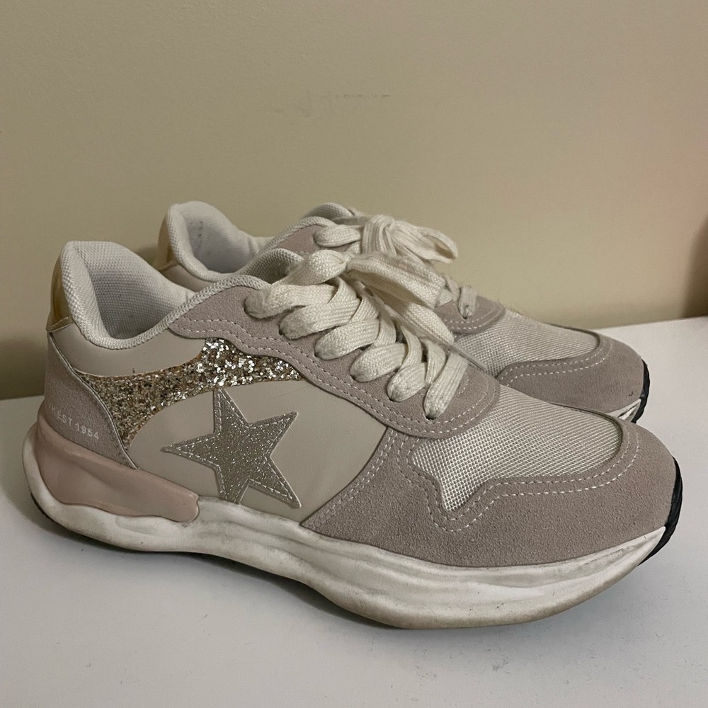 Vintage Havana tennis shoes